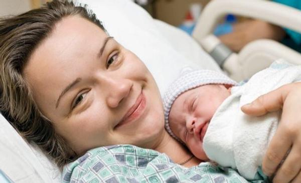 新生儿怎么抱会危险,新生儿怎么抱姿势正确