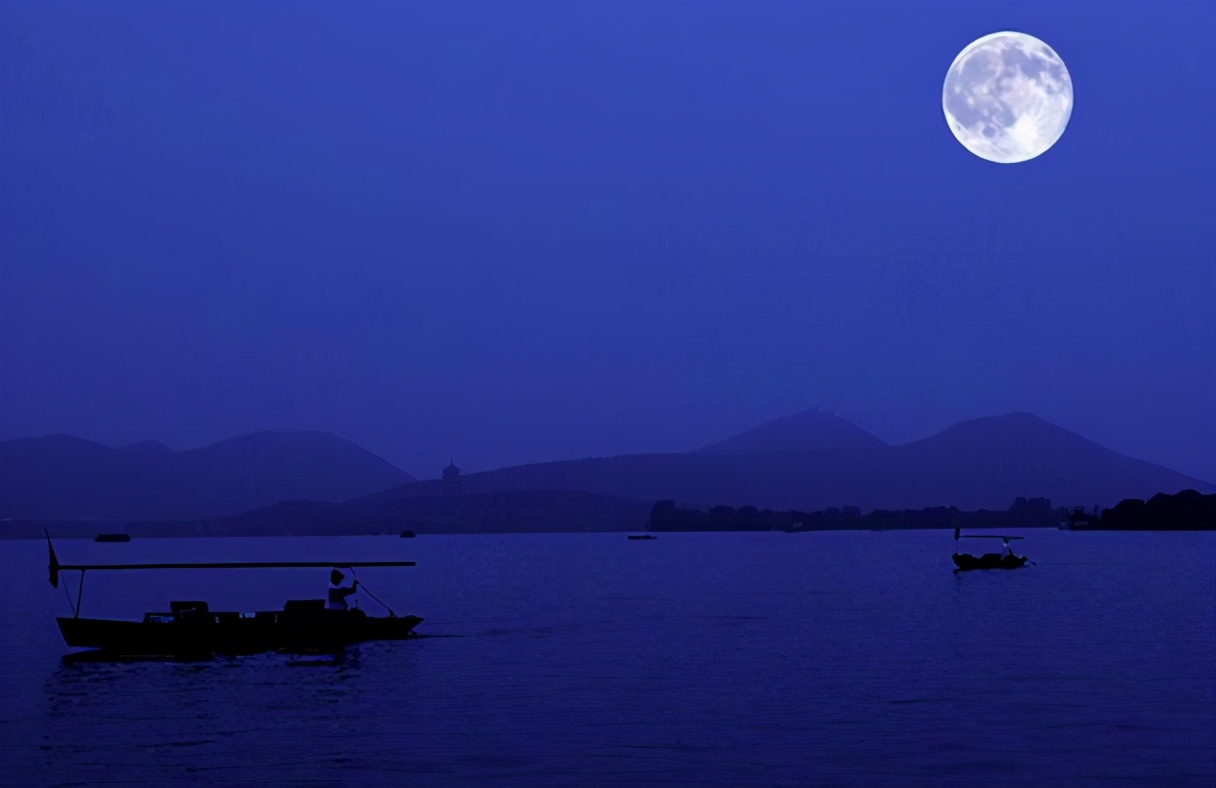 李白夜游洞庭湖写下一首绝美诗作,李白游洞庭五首哪个最经典