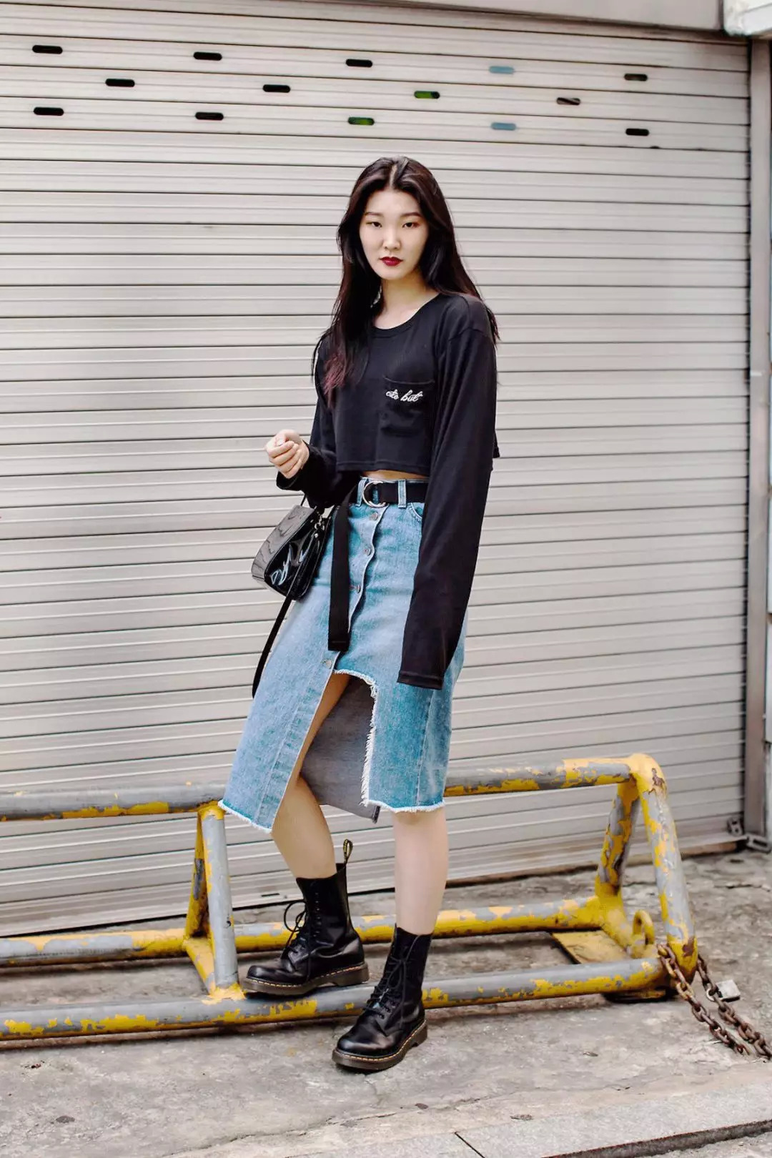 一点也不热，酷妹的马丁靴里都有空调