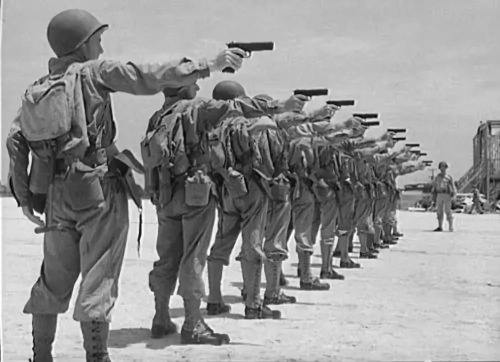 m1坦克pk虎式坦克,m1911干爆坦克