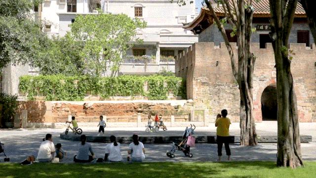 深圳花了17个月，“赶走了”居住在千年古城里的30000人