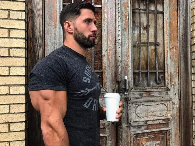 卧推，推举成绩上不去？可能是肱三头肌太弱了，6个动作帮你提升