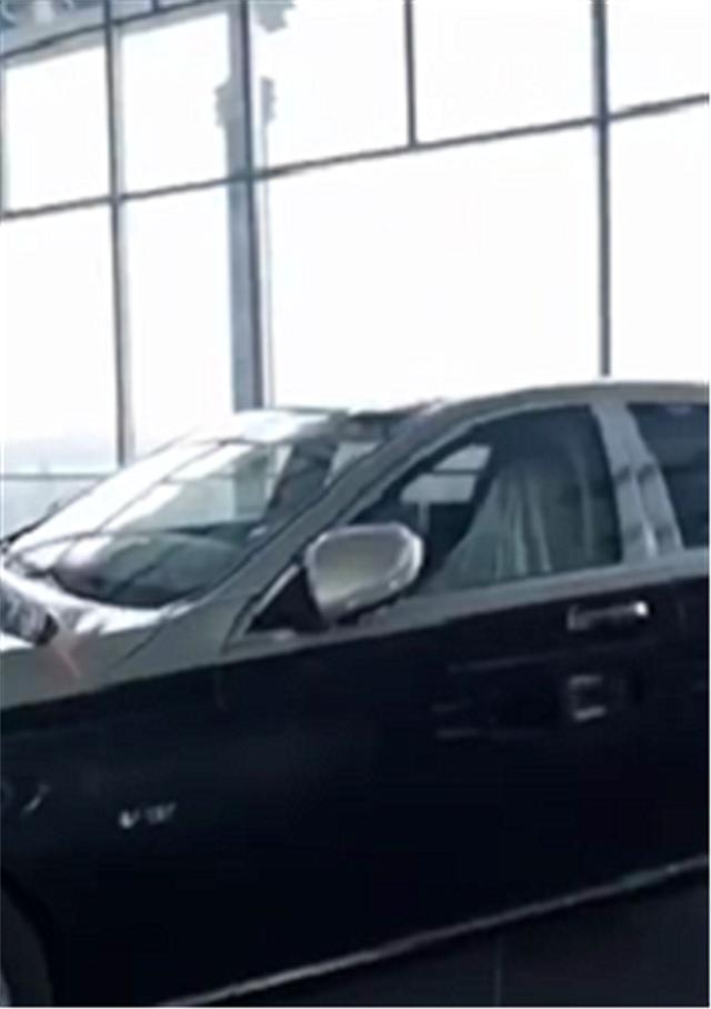 奔驰现车最多的4s店,亚洲最大奔驰4s店