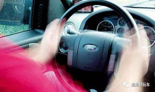 汽车方向盘抖动车身摇晃什么原因,车速100刹车方向盘抖动什么原因