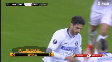 2弟汗颜吗!国米前队长进球疯狂拍队徽庆祝当年袖标被扒毫无怨言