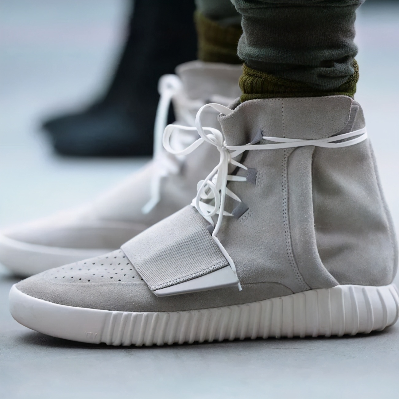 Yeezy750初代发售！6年了！什么时候补货啊啊啊啊啊