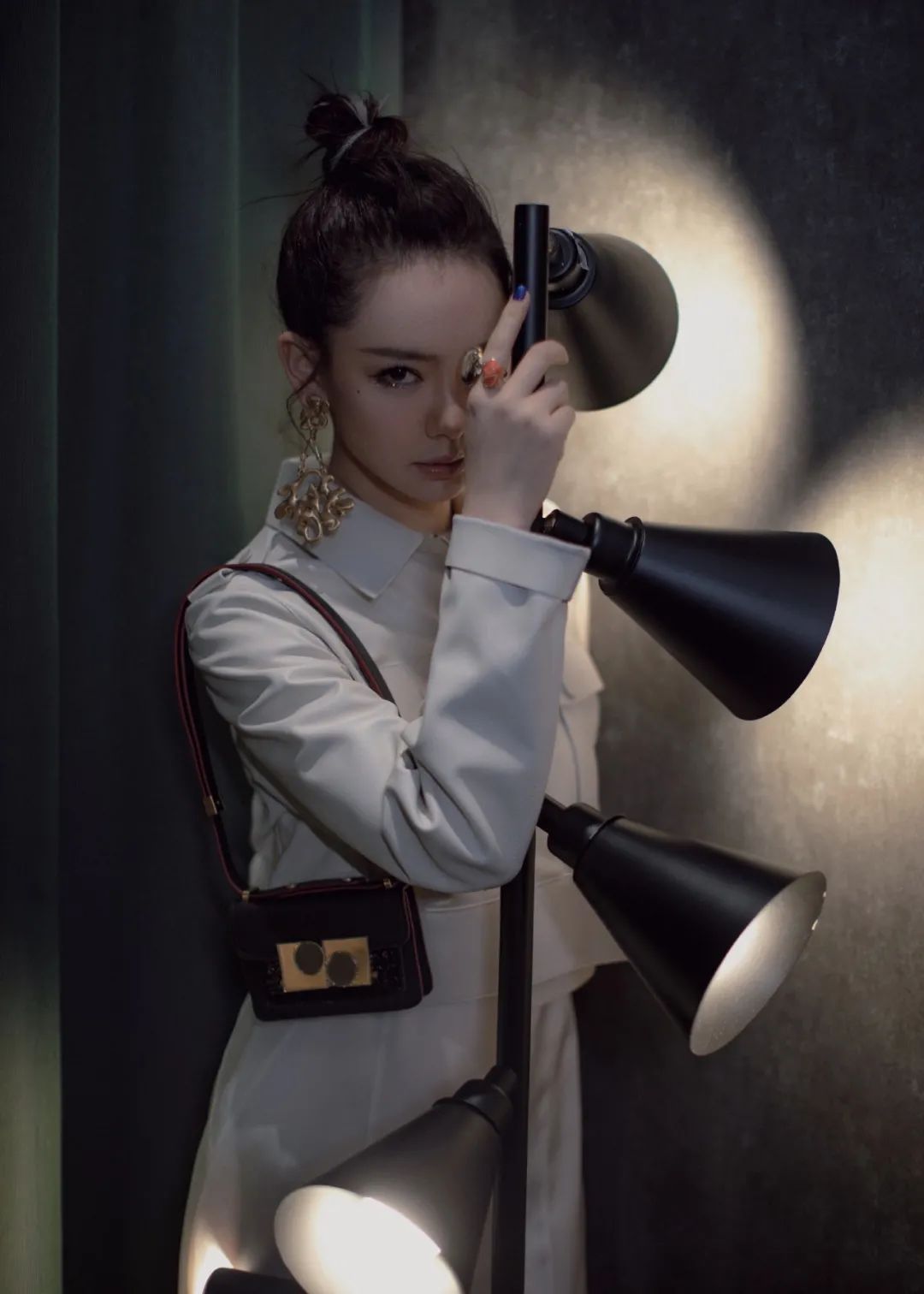 亮片眼妆带钻,戚薇绿色眼影妆容教程