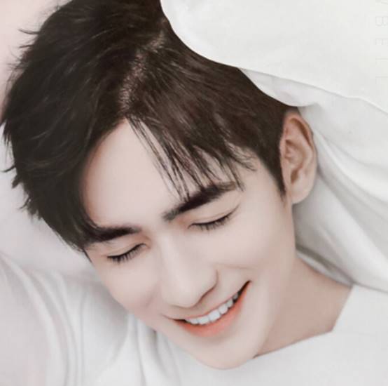 男明星天生“自带妆容”,白敬亭自带眼线,周震南全脸都让人羡慕