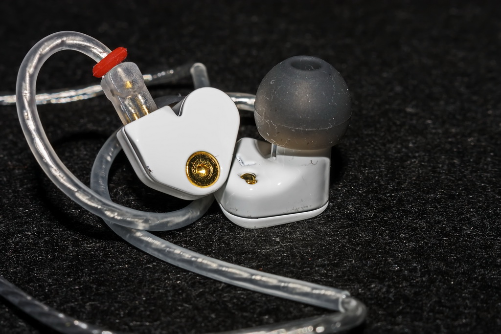 把成本都堆在音质上了？150块的静电入耳式耳机CCA-NRA测评