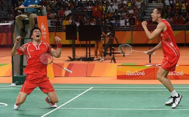 关于李宁羽毛球拍的介绍,李宁ws72s羽毛球拍