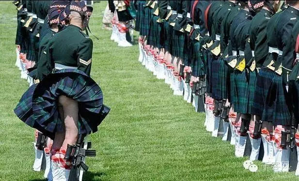 有个民族裙子里不穿*裤内**,是真的吗?