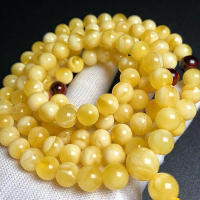 中国游客到俄罗斯疯狂买琥珀蜜蜡，俄罗斯人笑了，果然人傻钱多！