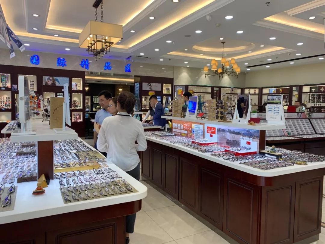 “眼镜第一县”的冰火两重天：有人日进斗金，有人坐困愁城