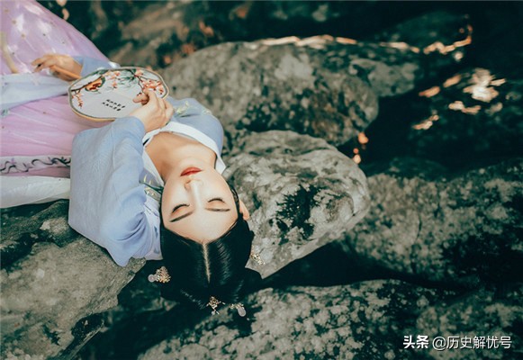 除却巫山不是云千古传诵，可老师为何不愿讲巫山的典故？