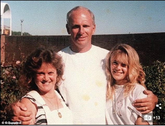 从黑帮成员变成打败毒枭的大英雄,从黑帮变成警察