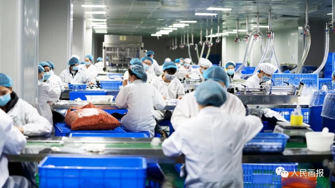 为防控疫情某工厂紧急生产消毒液,抗疫物资洗手液