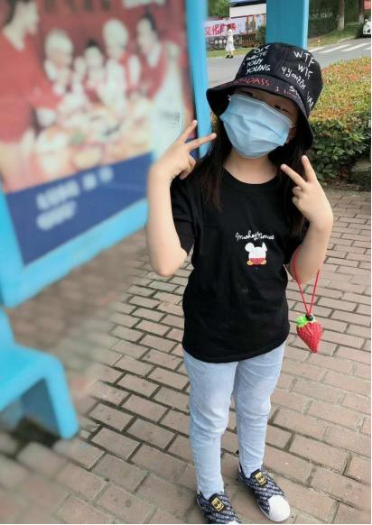 江苏坠亡小学生父母:女儿的“负能量”作文我引以为傲,出事后很多家长给老师点赞,我揣摩不透他们的心思