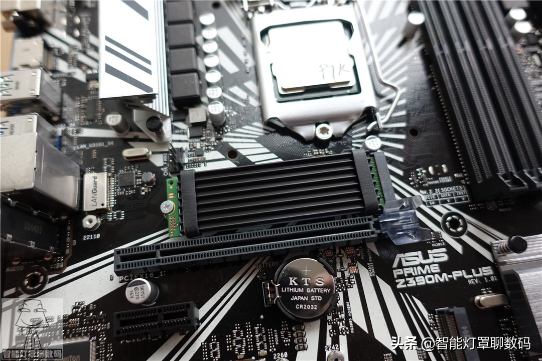 灯罩装机日记001：妹子的万元设计游戏机，感觉主板选错了