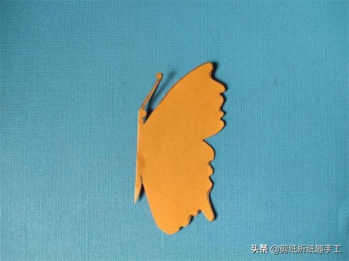 剪纸蝴蝶四只连在一起教程简单,小学生三年级蝴蝶剪纸怎么剪