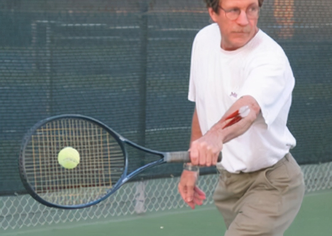 用一个硬币就能治疗网球肘,可信吗?