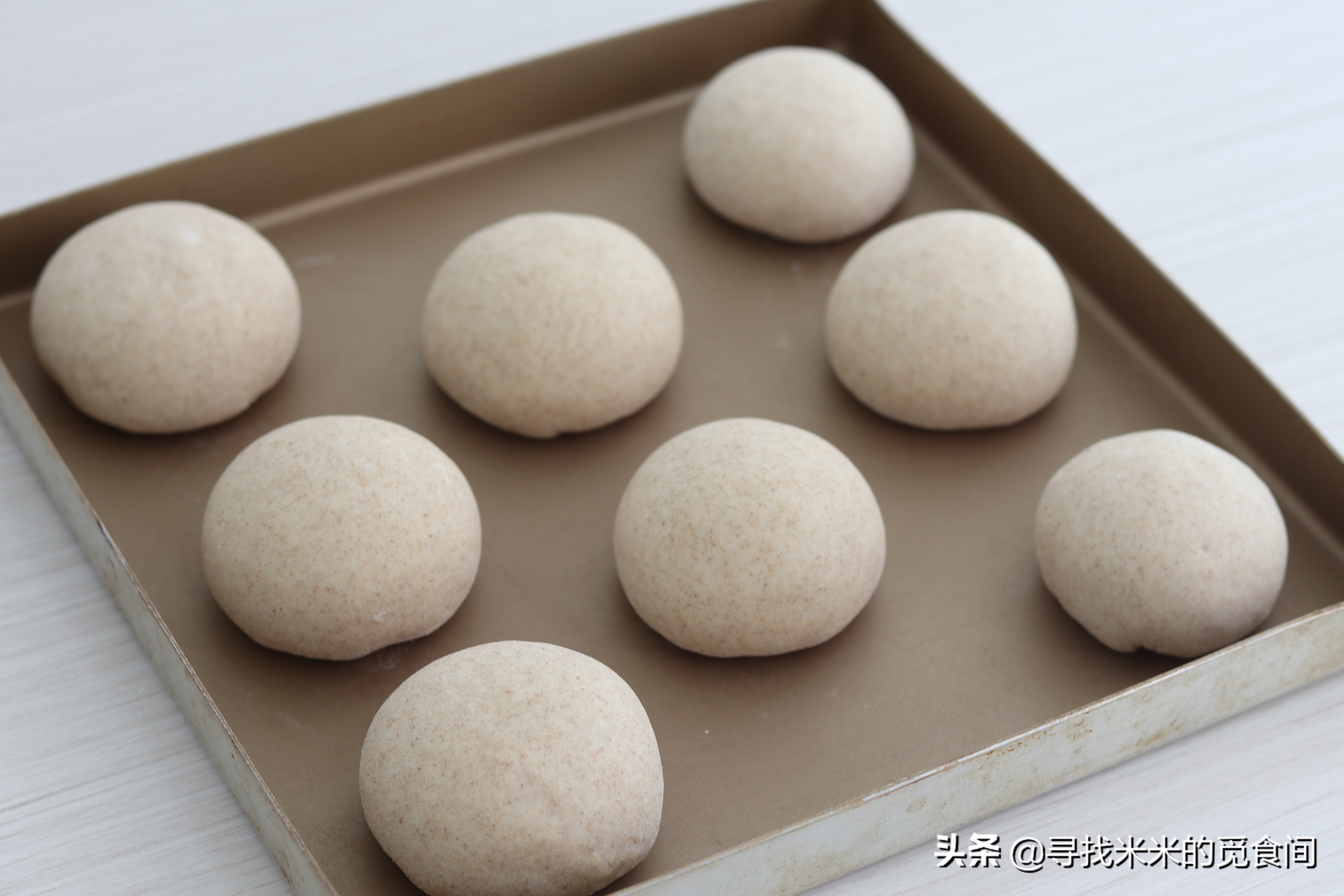 快手菜手撕面包的做法 (一次性发酵全麦小餐包怎么做)