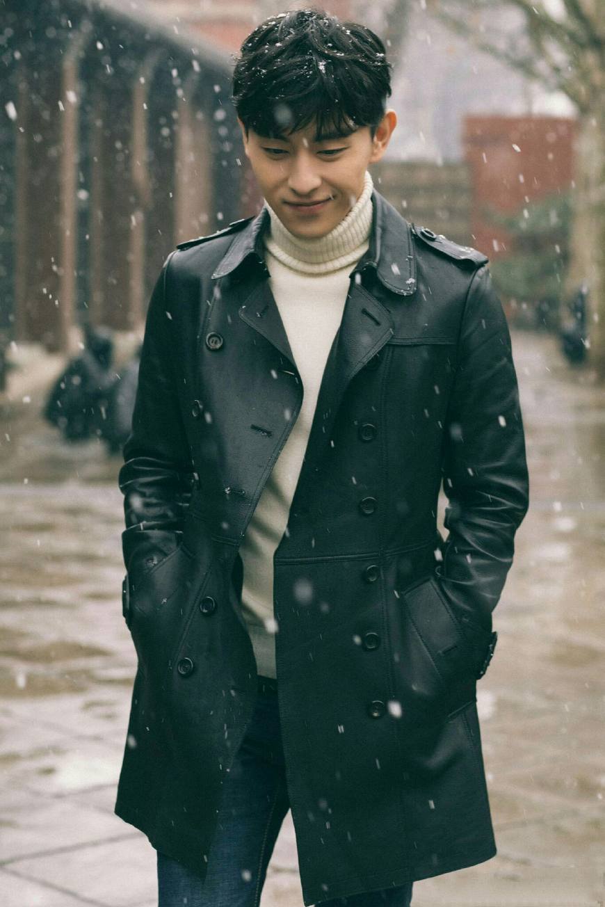 邓伦太白了，剧组要为他换摄像机！网友：不愧是“牛奶肤邓伦苏”