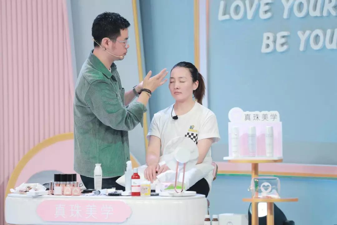 杨颖跟范丞丞同框的照片,杨颖和范丞丞摆pose