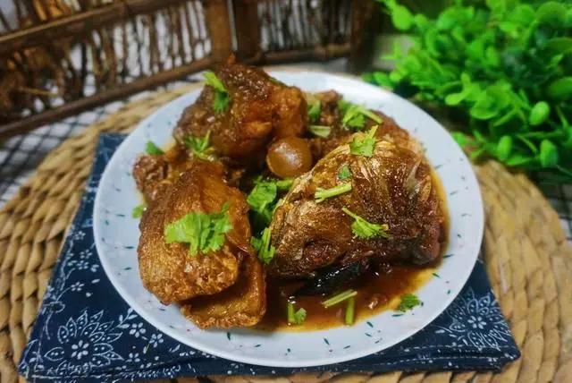 农村怎么炖鱼最好吃,炖鱼最好的土方法