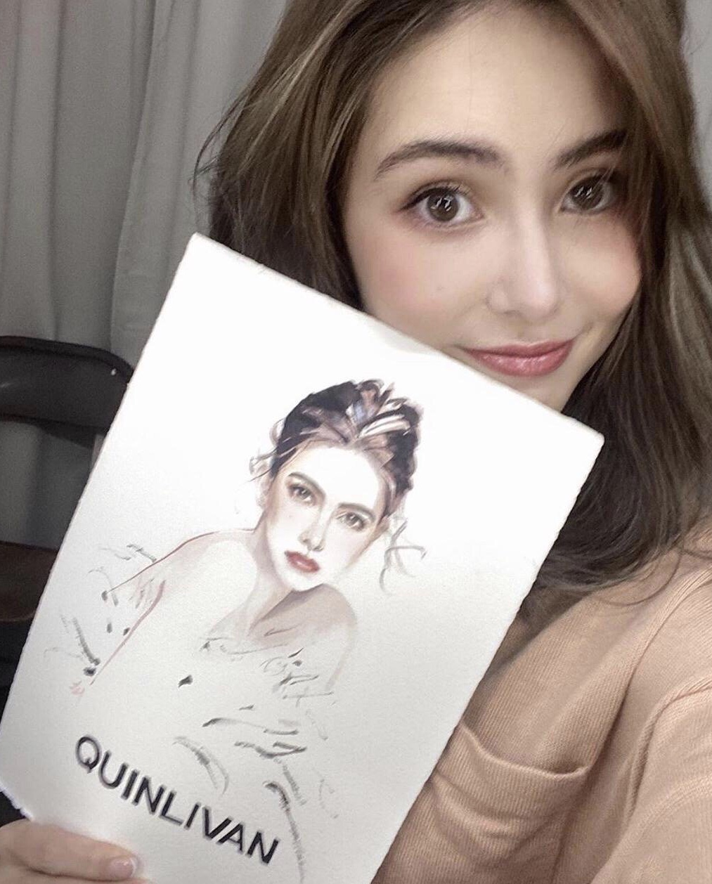 昆凌眼睛是戴了美瞳吗,昆凌卖美瞳