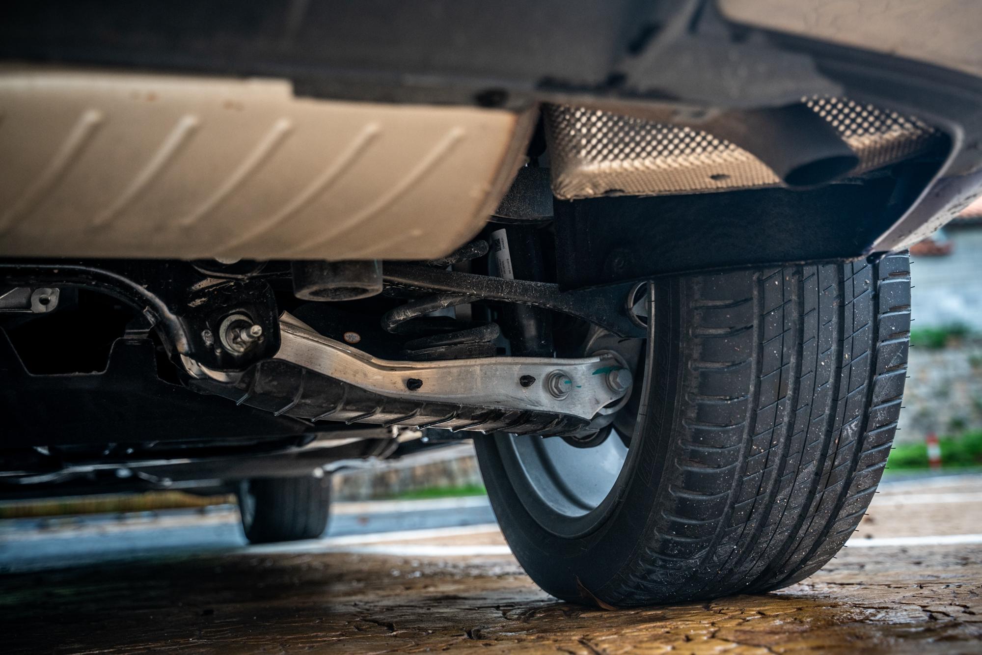 2020款奥迪q5lquattro山地测评,新款奥迪q5l场地试驾