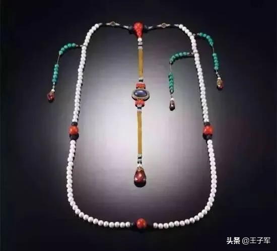 清朝官员戴的朝珠多少颗,清代皇上的朝珠是什么材质
