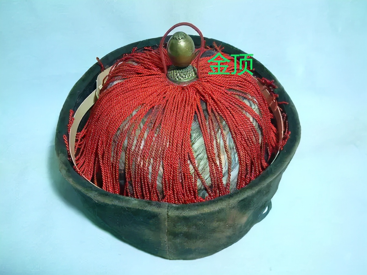 清朝官帽上的珠子值不值钱,清代官员的官帽上有黑珠是几品官