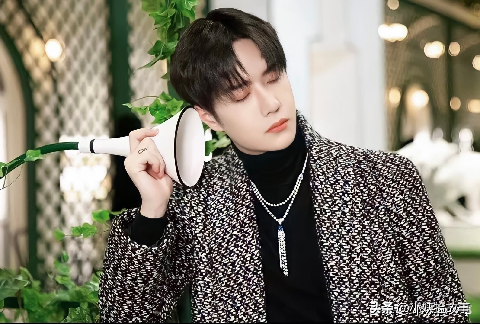 王一博香奈儿蓝格外套,王一博同款香风外套