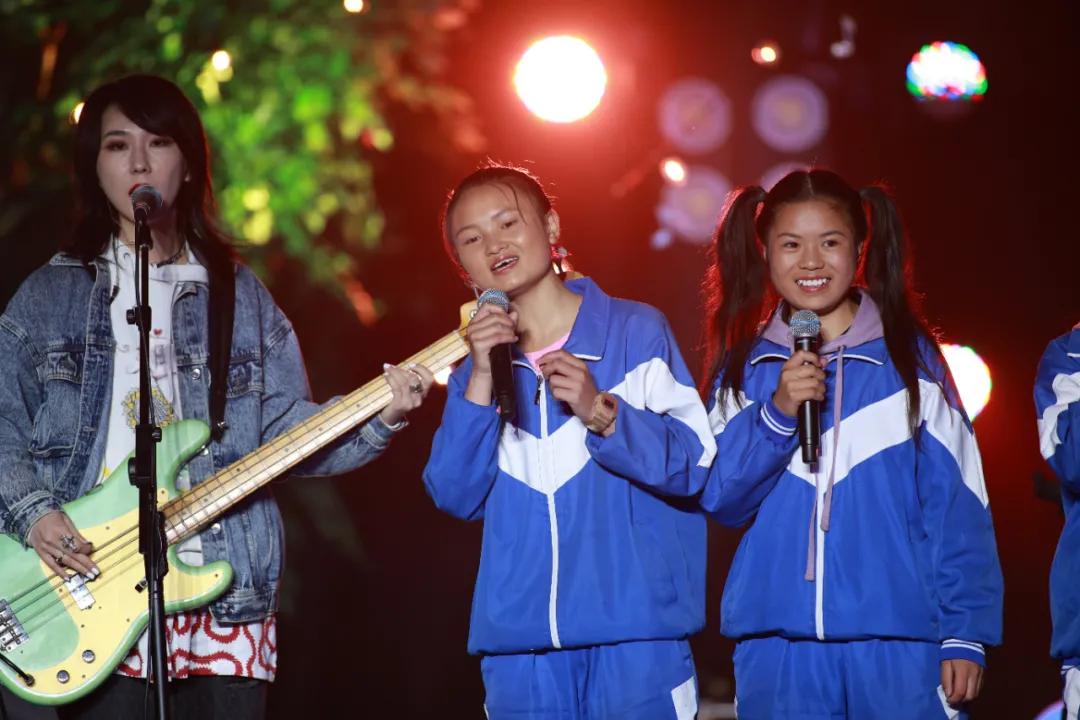 彪炳史册的脱贫攻坚疫情防控,伟大壮举中国脱贫攻坚成就展视频