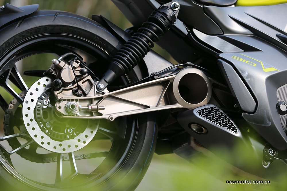 升仕310V试驾/多图：舒适好骑的运动太子车，标配ABS，全LED灯具