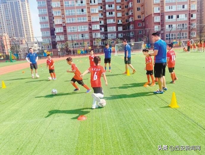 暑假学校社团活动,孩子才开学就想放暑假该批评他吗