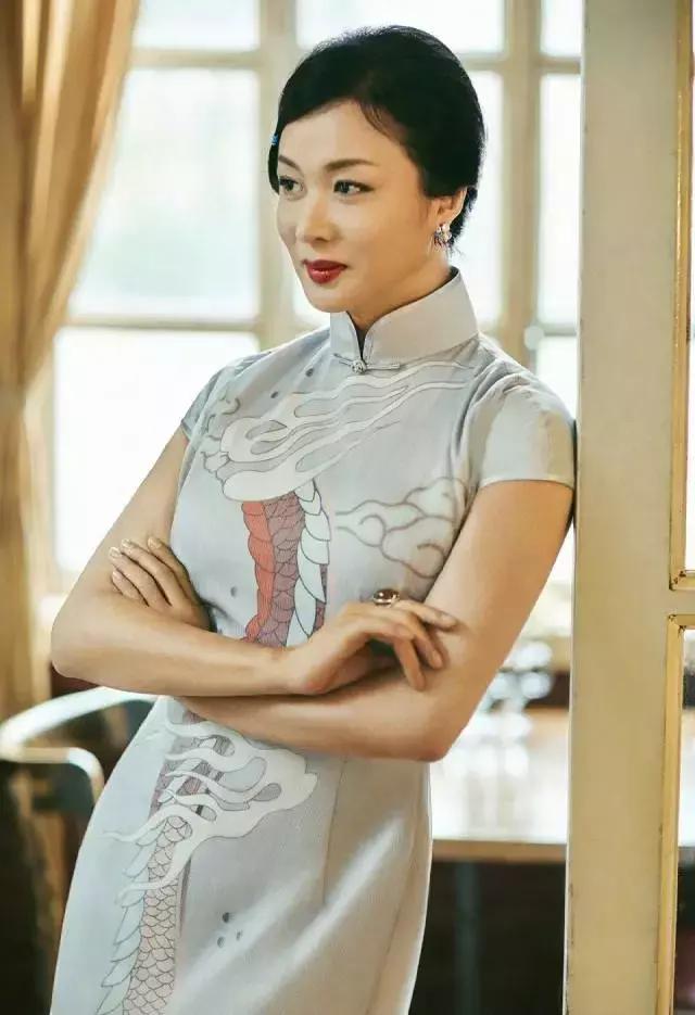 令人惊艳的旗袍服装,旗袍是中国女性的传统服装