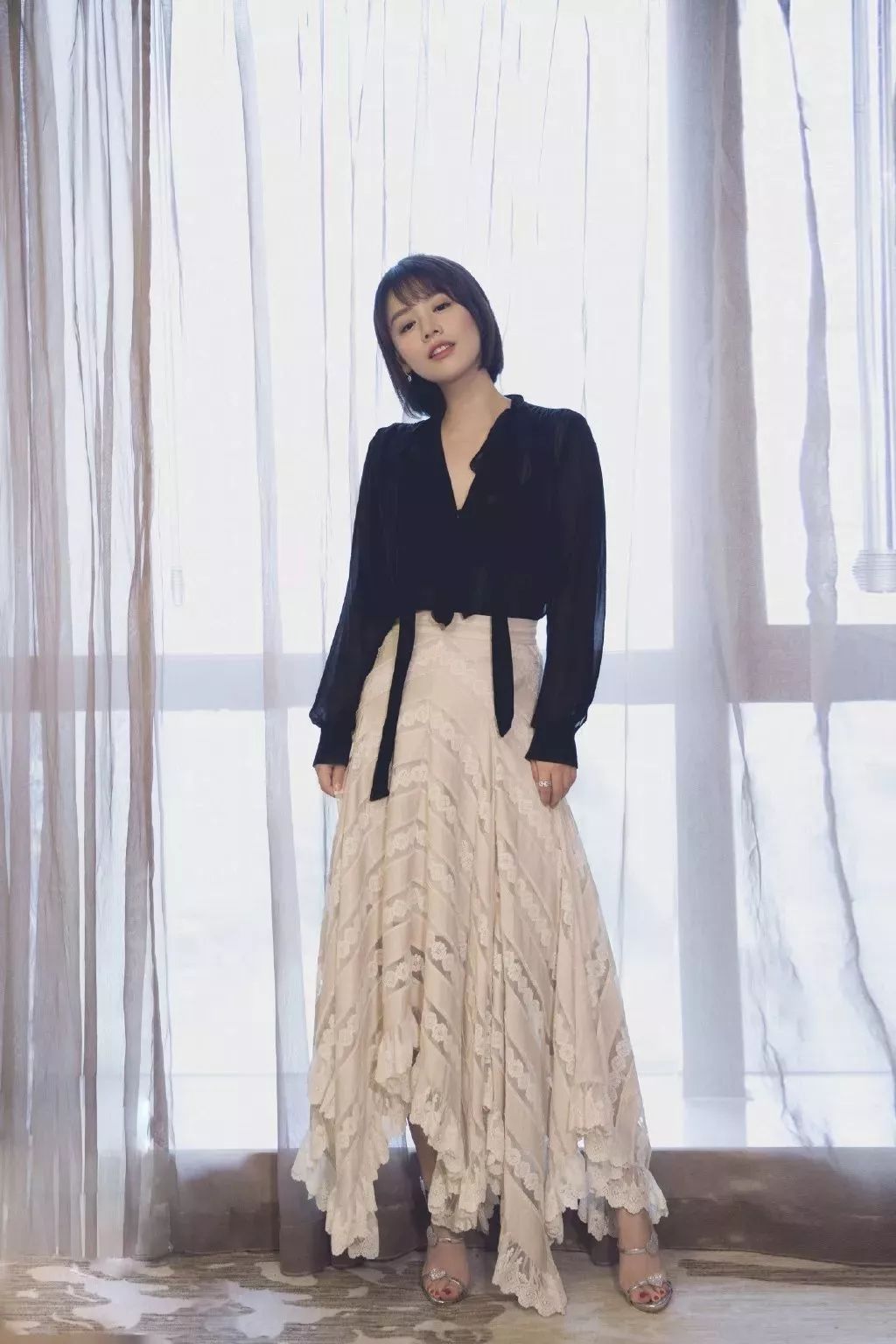 49岁金南珠穿什么颜色好看,金南珠穿红色连衣裙