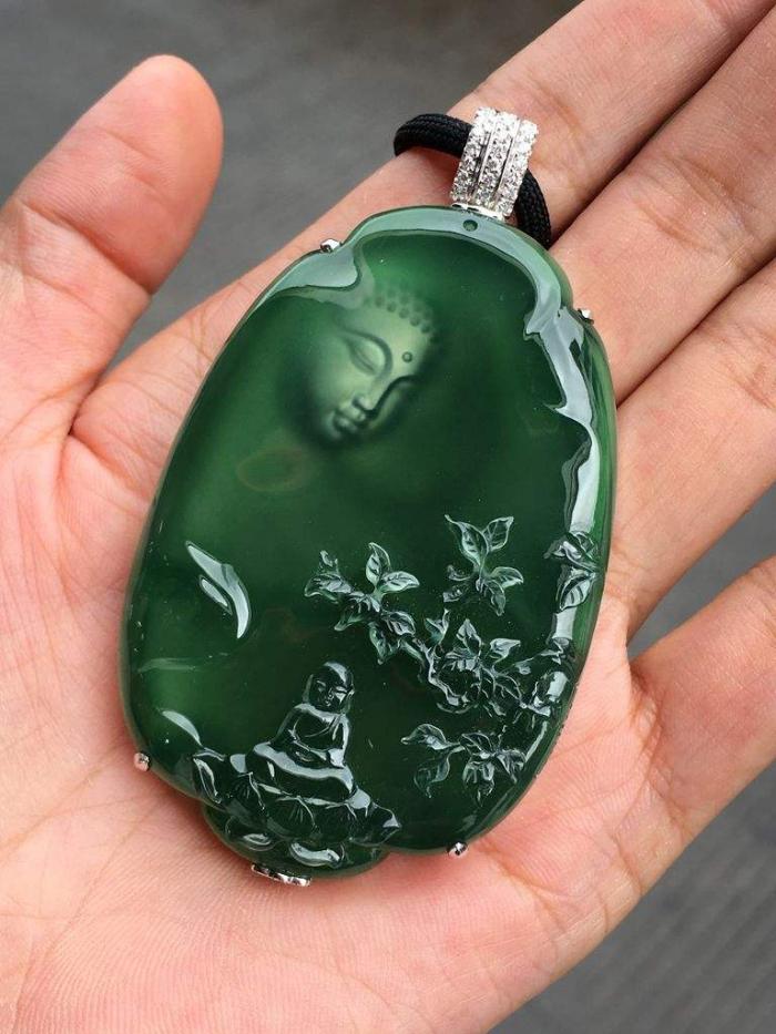 顶级龙石种翡翠有飘花,龙石种翡翠是什么颜色的啊