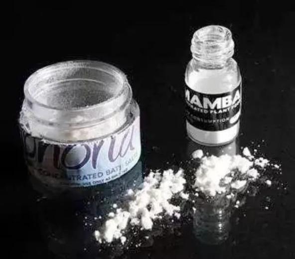 在校生贩卖二类精神类药品,在校女生交友不慎吸贩毒品获刑