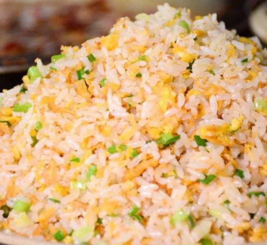 为什么我做的蛋炒饭是黏糊糊的,为啥蛋炒饭做得这么粘