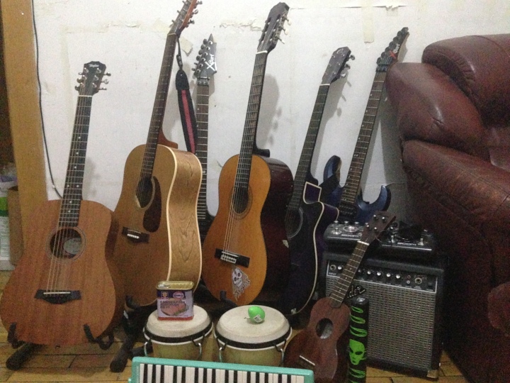 一个没钱的吉他爱好者聊聊他弹过的十几把吉他