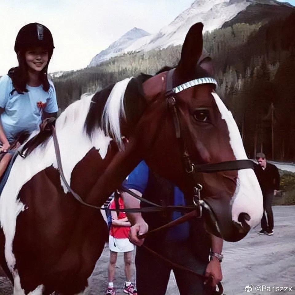 李嫣疑不满闺蜜聚会遭曝光,李嫣回应被质疑炫富