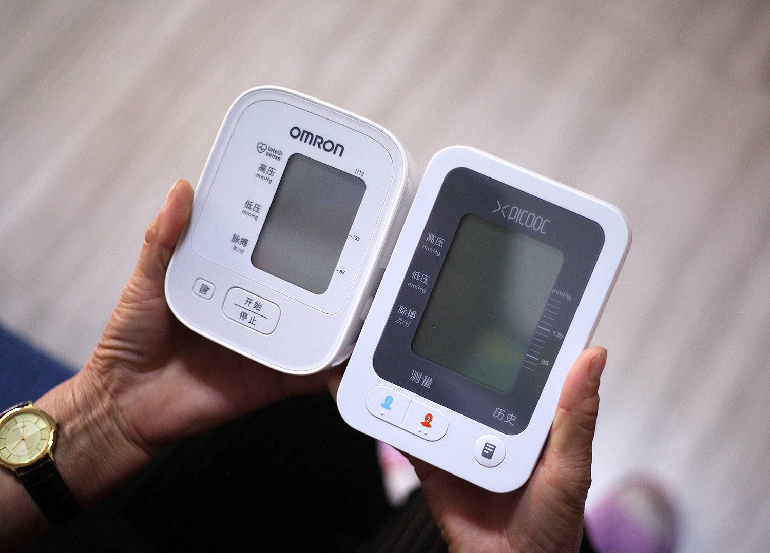 欧姆龙血压计哪款好求推荐,送父母测试健康的仪器