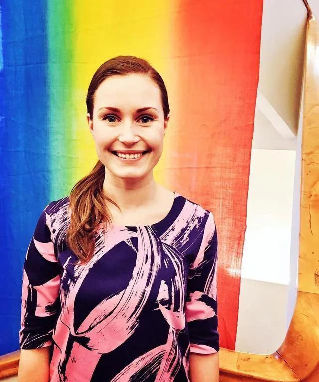 贫民出身，同性恋家庭长大，世界最年轻美女总理发布婚讯引轰动