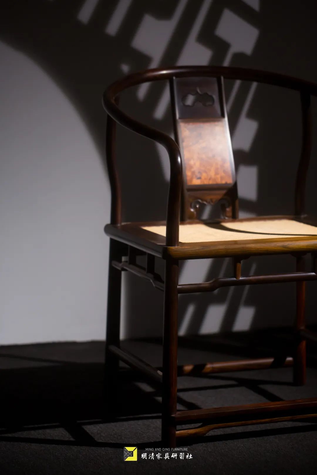 余尝净一室，置一圈椅|影木坊
