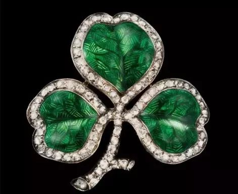 冬季胸针怎么戴,胸针百搭用法图解图片大全