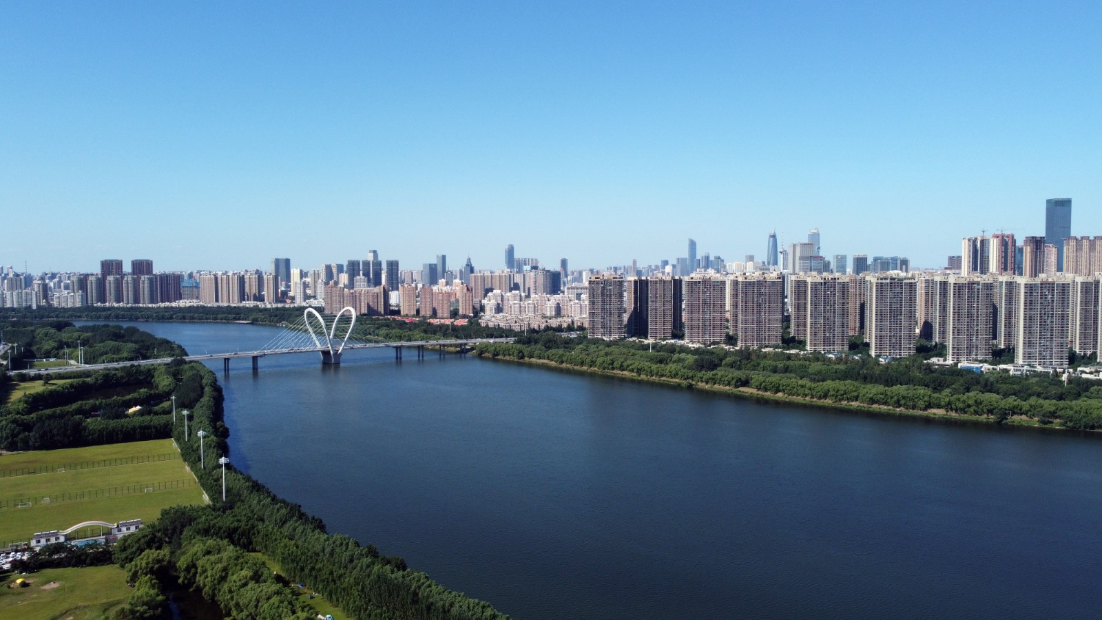 努力建设高质量发展高品质生活示范区和平一家人创卫攻坚忙