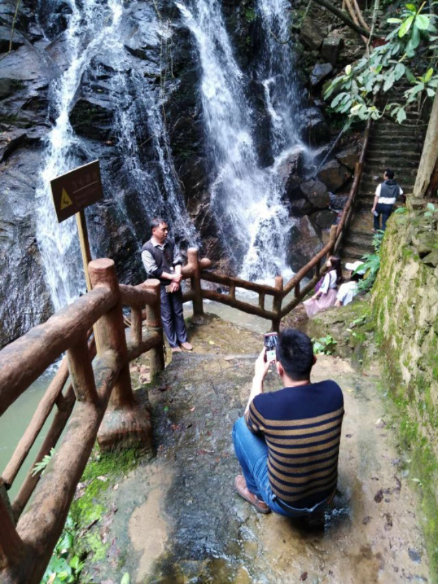 九重瀑布飞山外一座豪宅耀眼前――一次春游的美好记忆