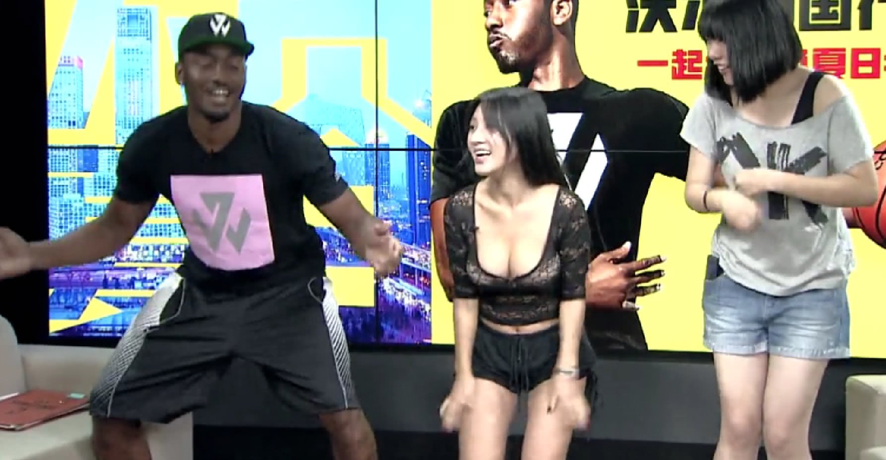 樊玲招牌动作,樊玲跳舞